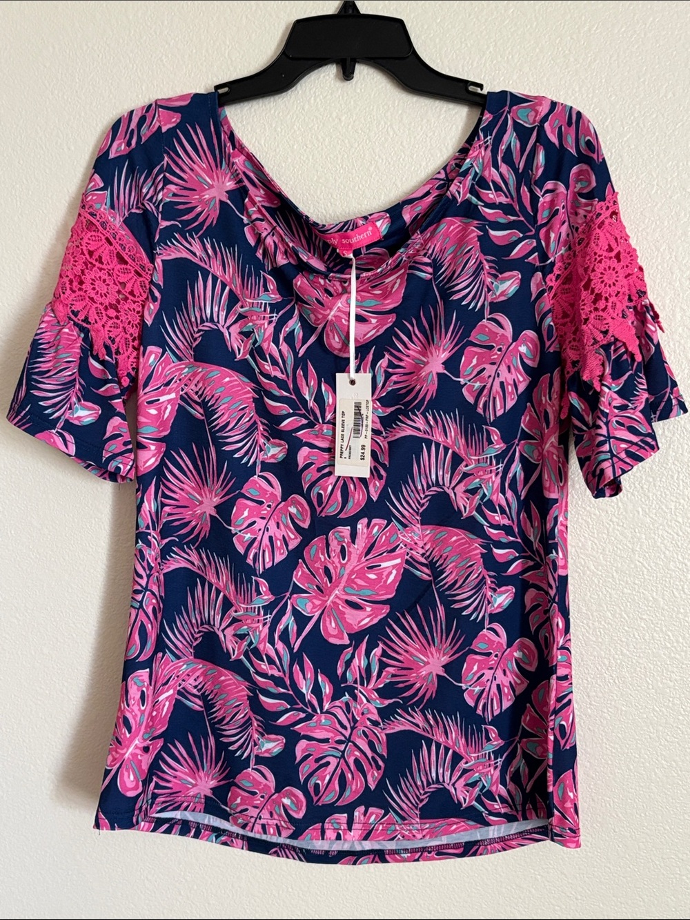 NWT Simply Southern Leaf Print Blouse with cute lace sleeves